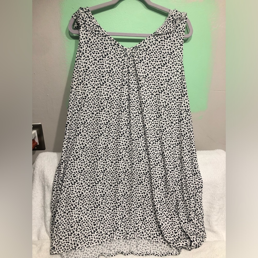 Micro-leopard print chemise.